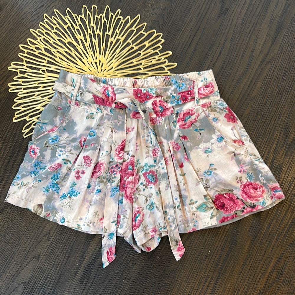 Floral tie front pleated shorts